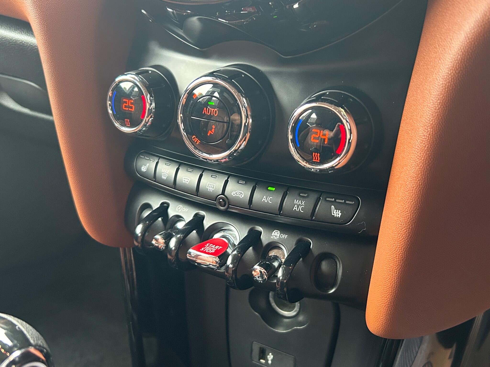 Mini Hatch view 23
