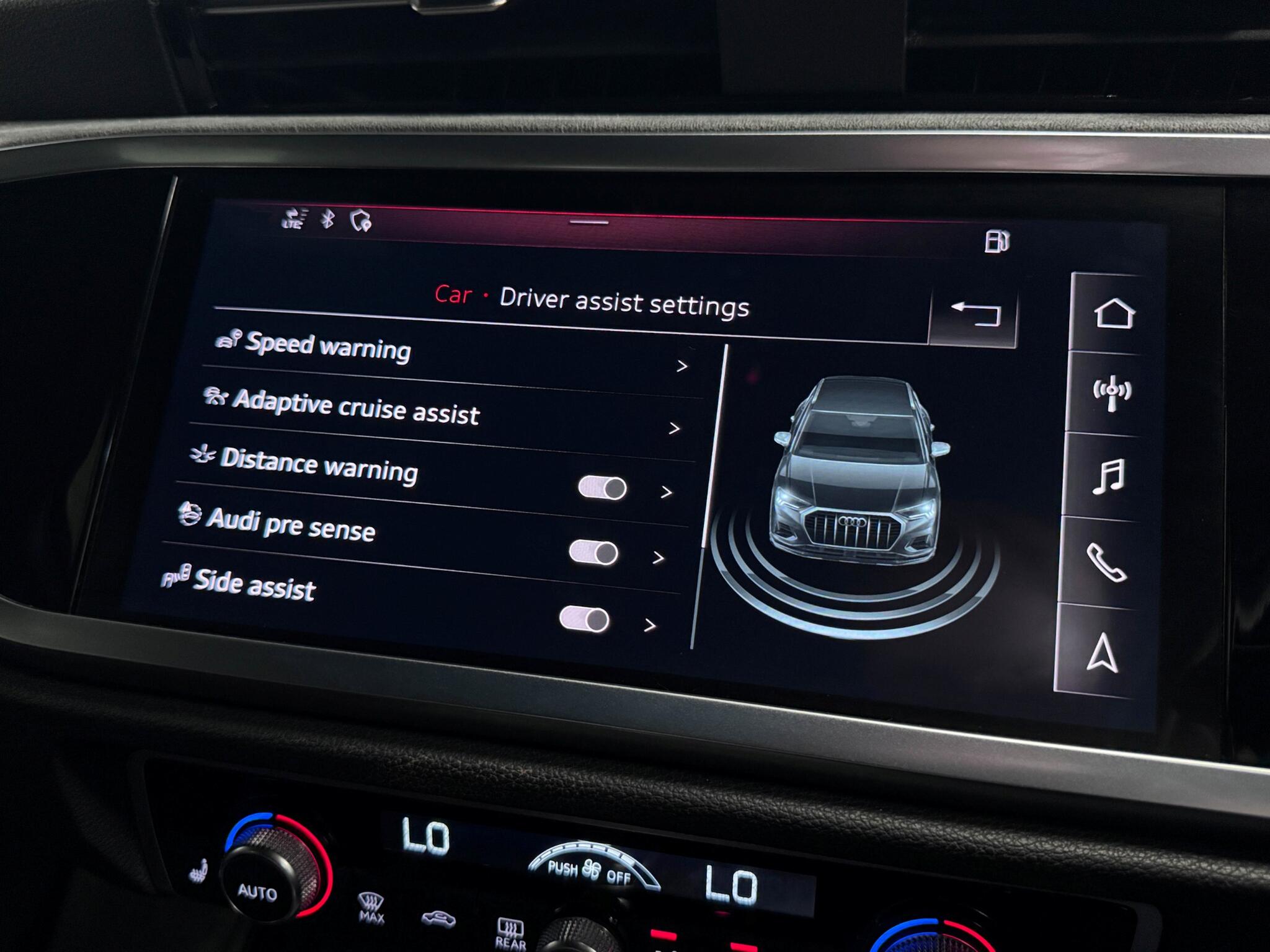 Audi Q3 view 47