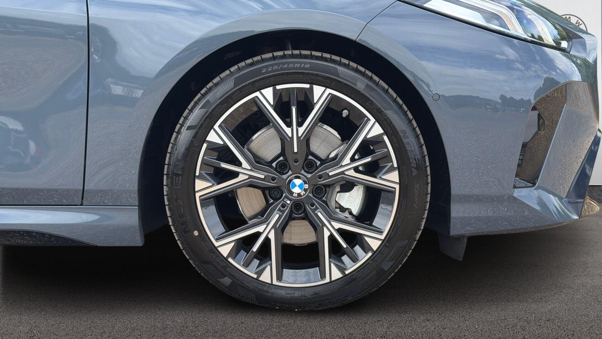 BMW 1 Series view 14