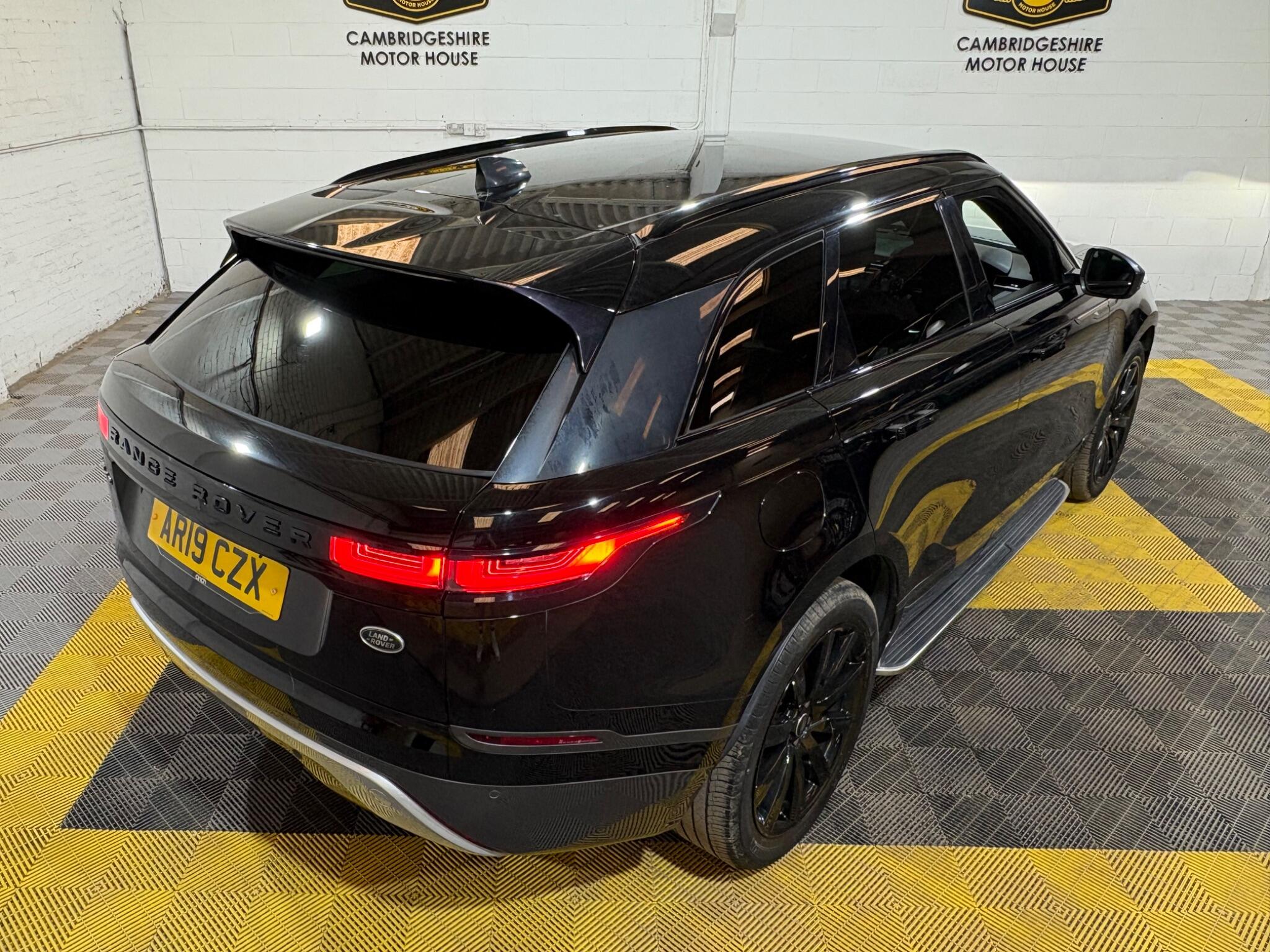 Land Rover Range Rover Velar view 31