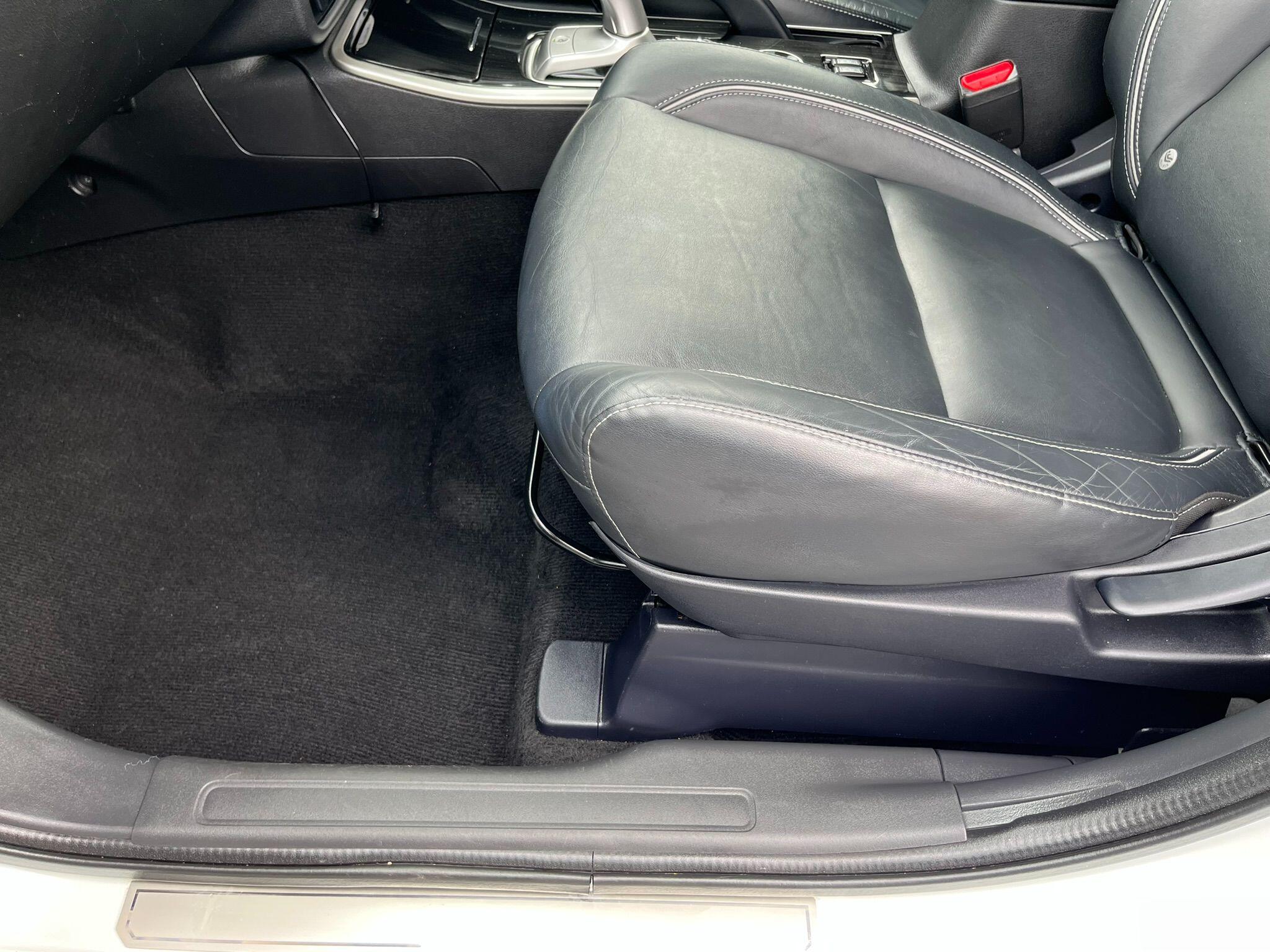 Mitsubishi Outlander view 28