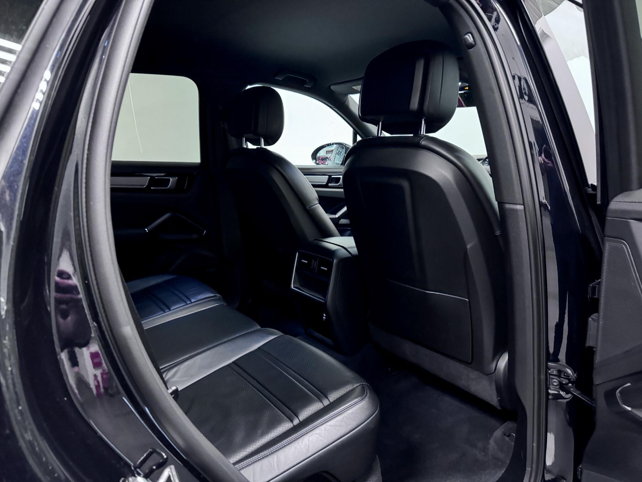 Porsche Cayenne view 29
