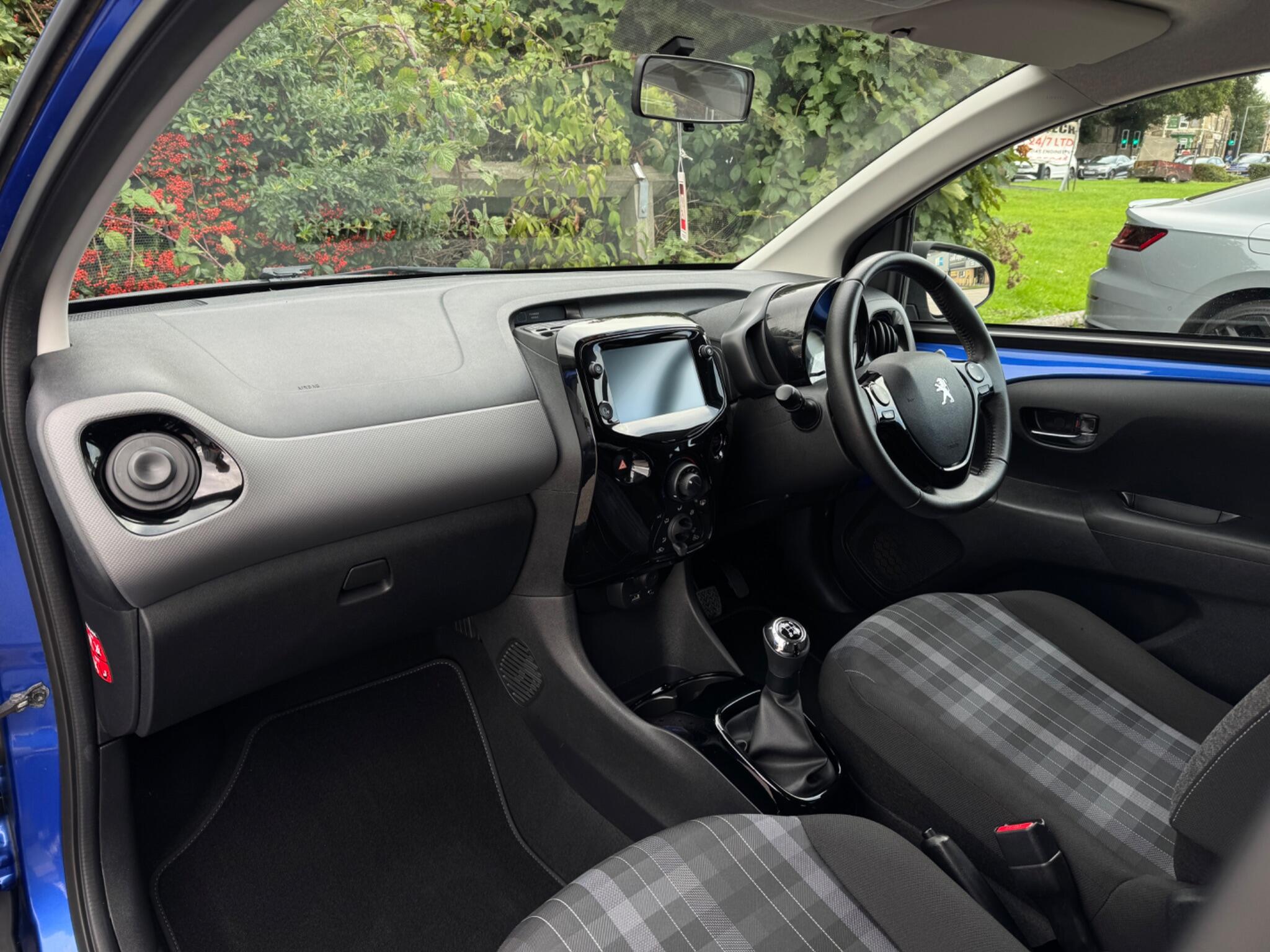 Peugeot 108 view 16