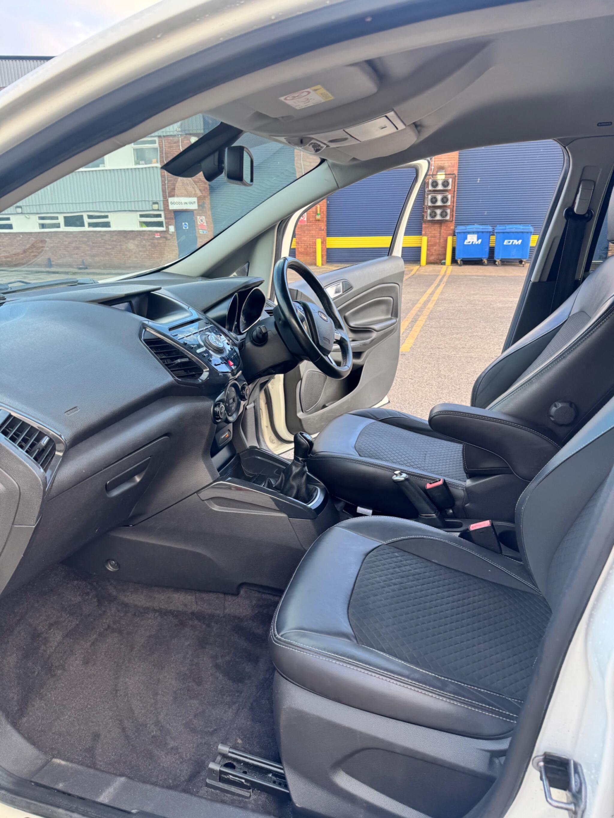 Ford Ecosport view 45