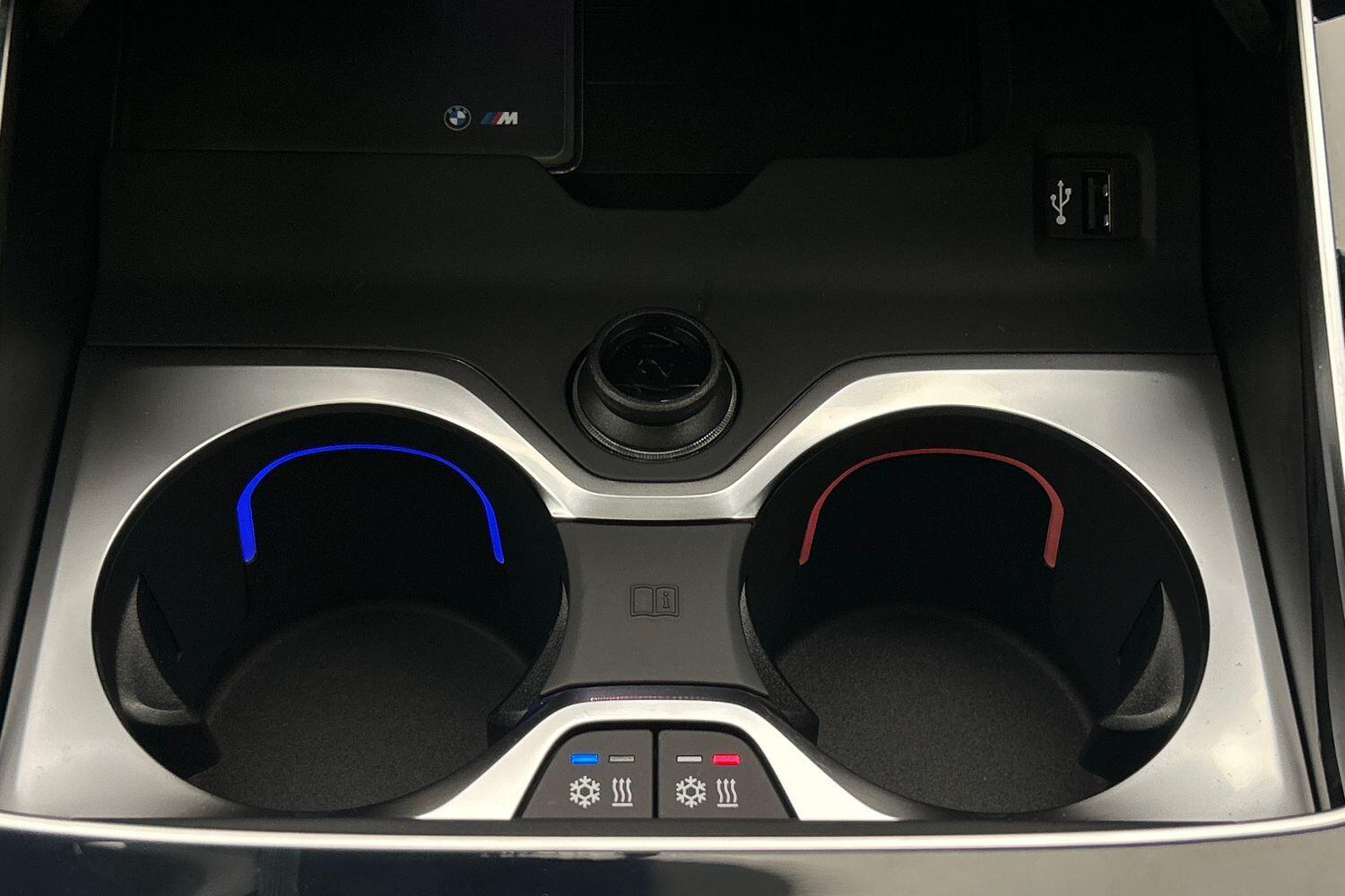 BMW X7 view 21