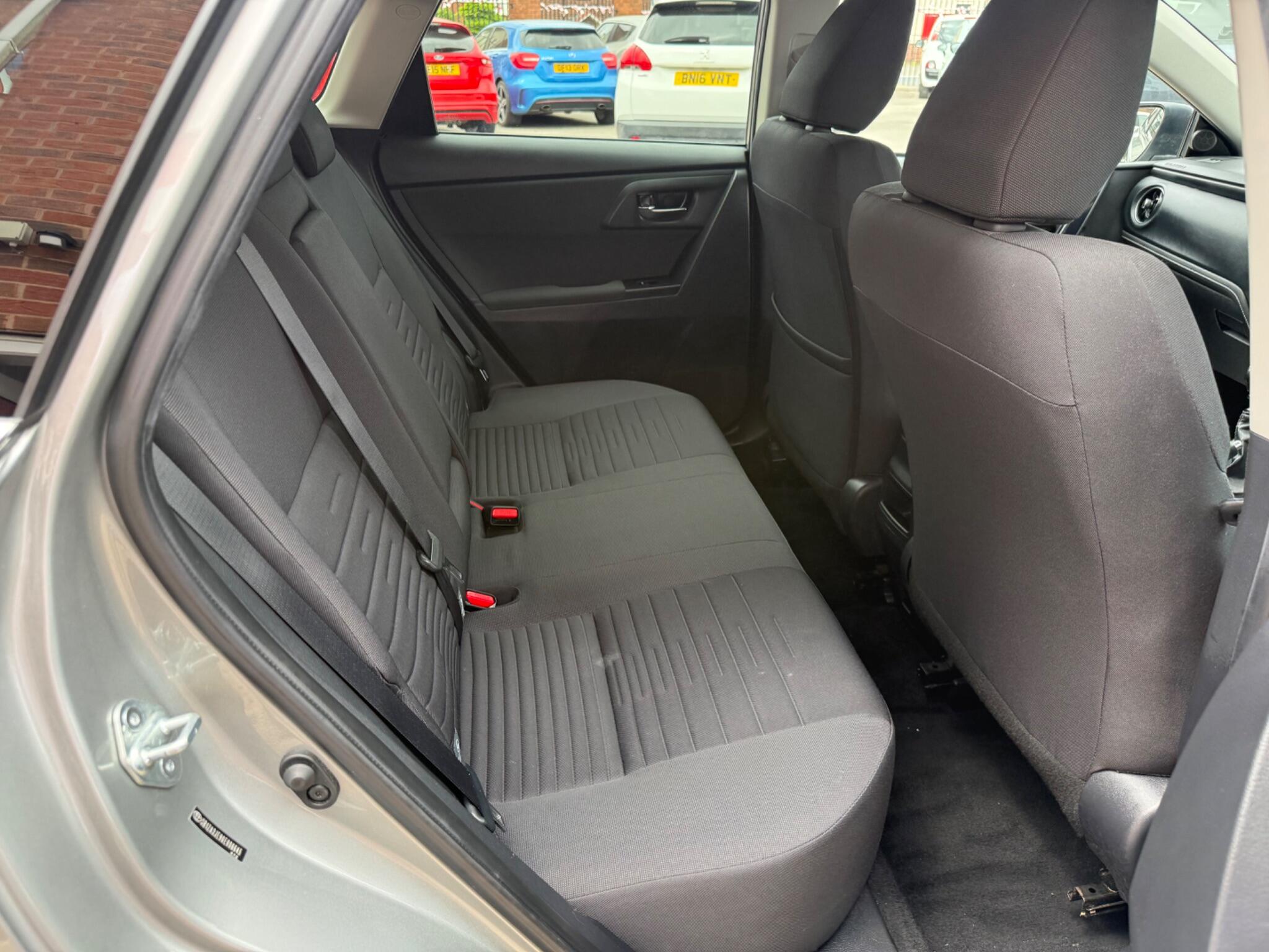 Toyota Auris view 16