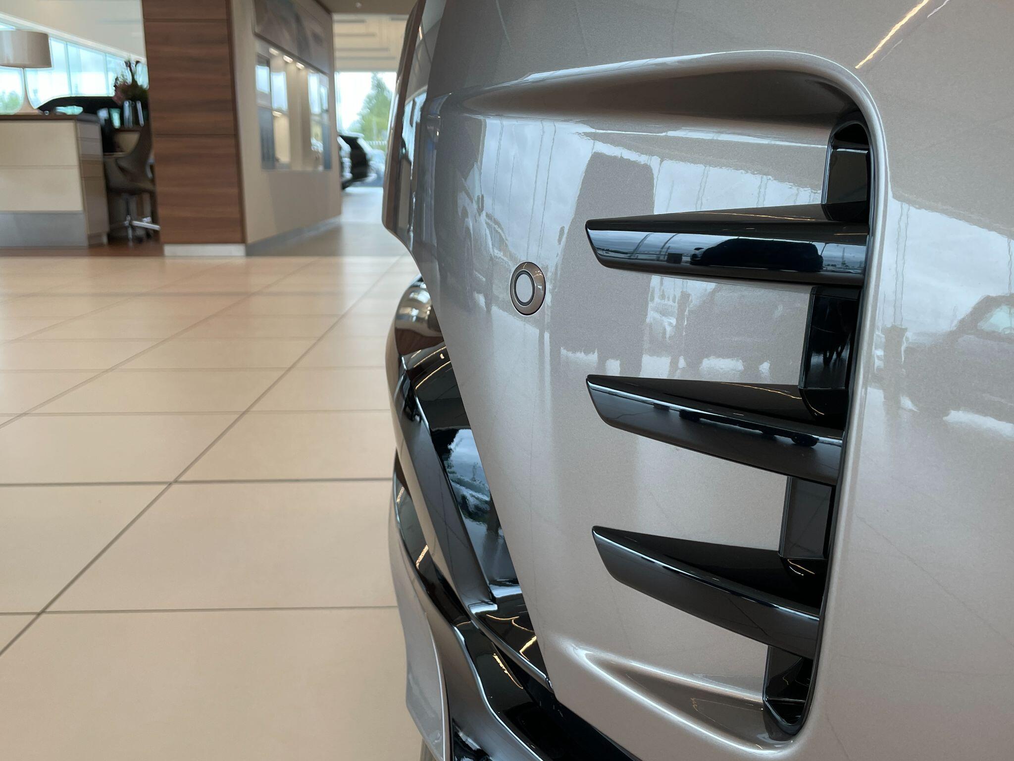 Land Rover Discovery view 44