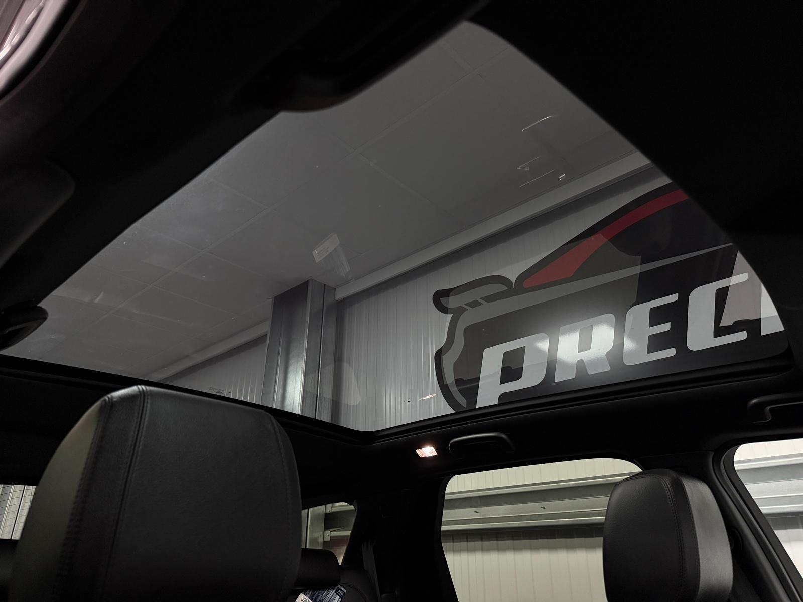 Land Rover Discovery Sport view 16