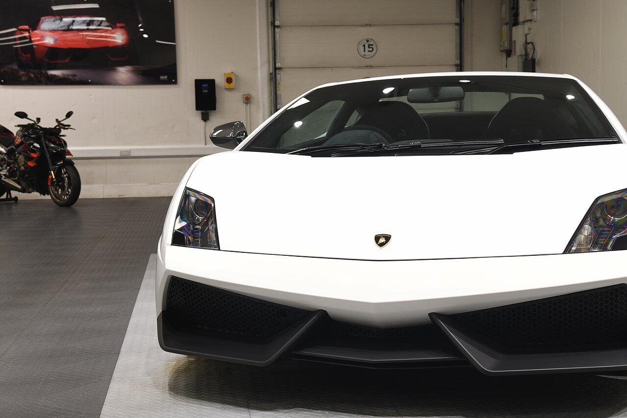 Lamborghini Gallardo view 31