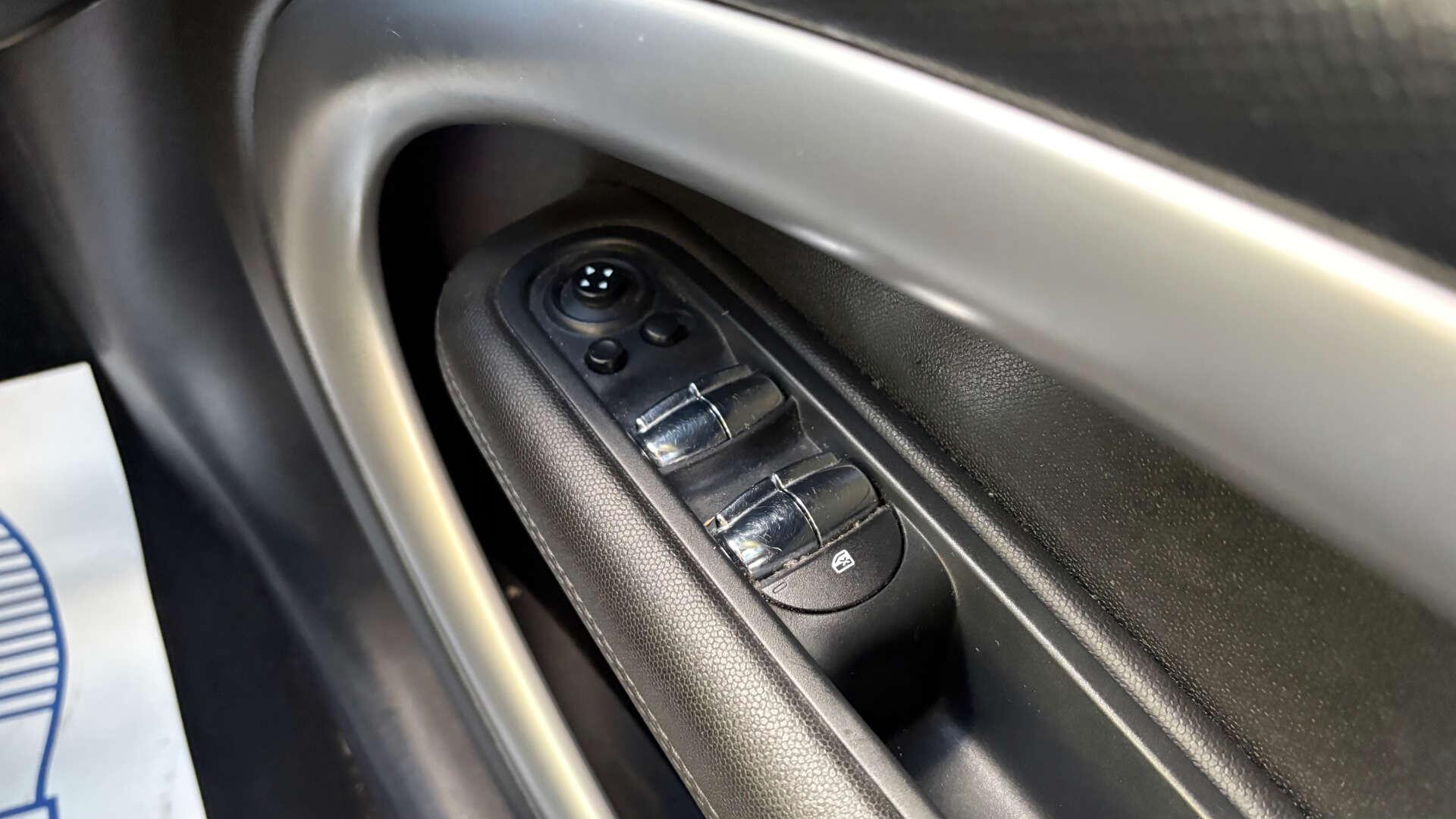 Mini Countryman view 19