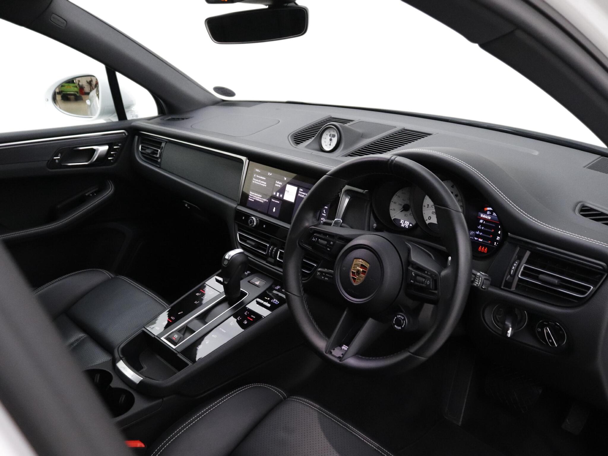 Porsche Macan view 9