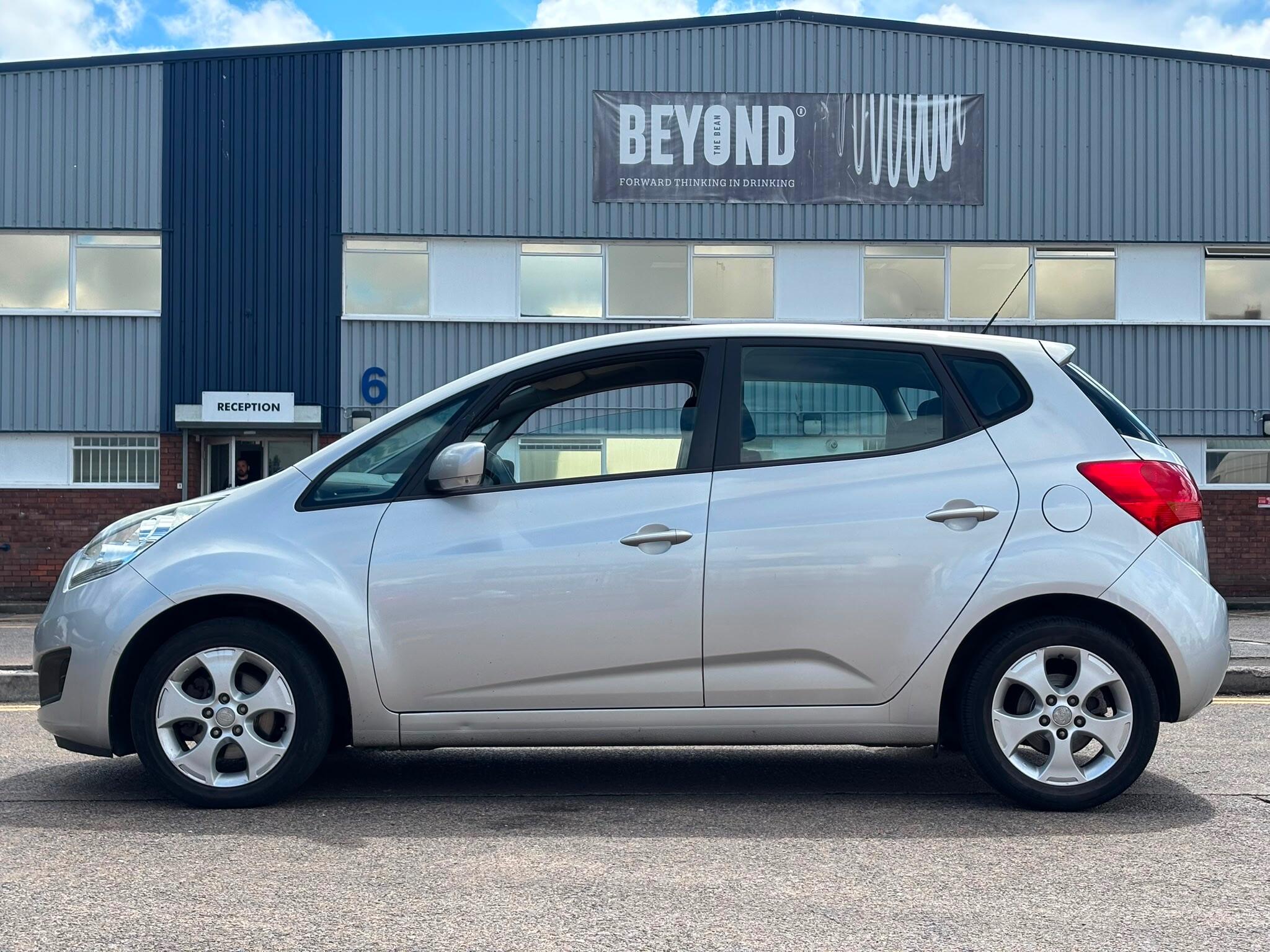 Kia Venga view 11