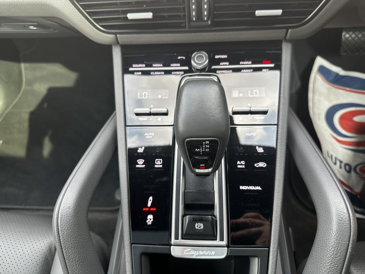 Porsche Cayenne view 39