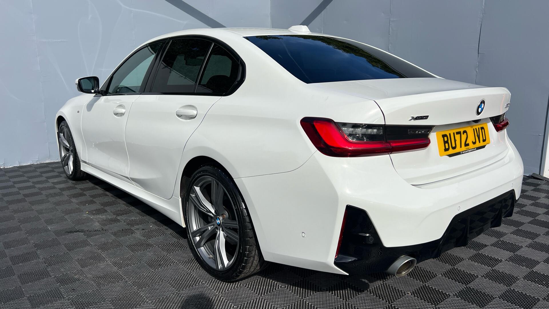 BMW 3 Series view 28