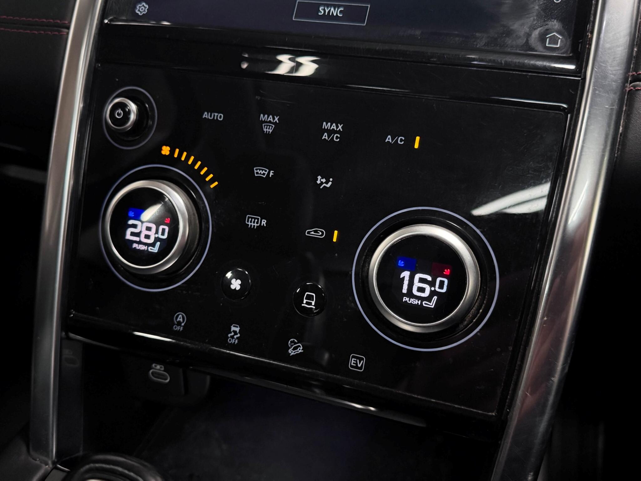 Land Rover Discovery Sport view 30