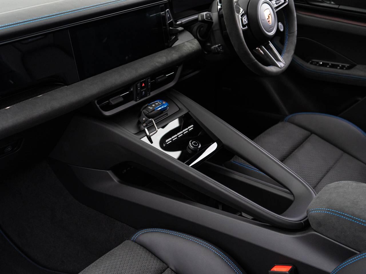 Porsche Macan view 44