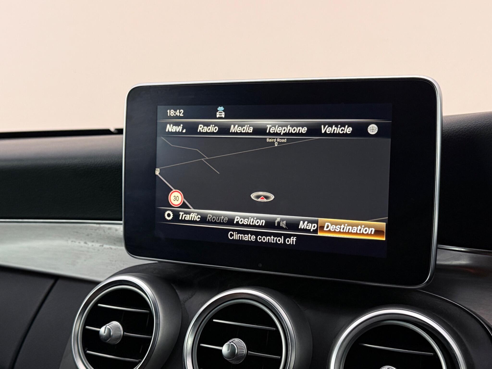 Mercedes-Benz C-Class view 27