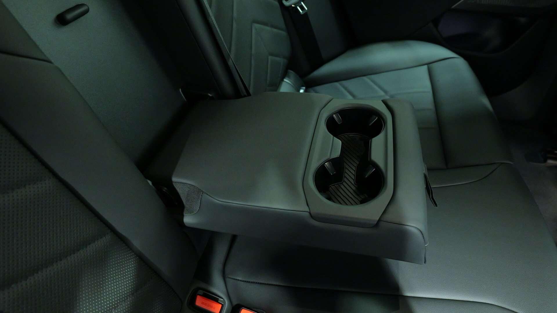 BMW 5 Series view 29