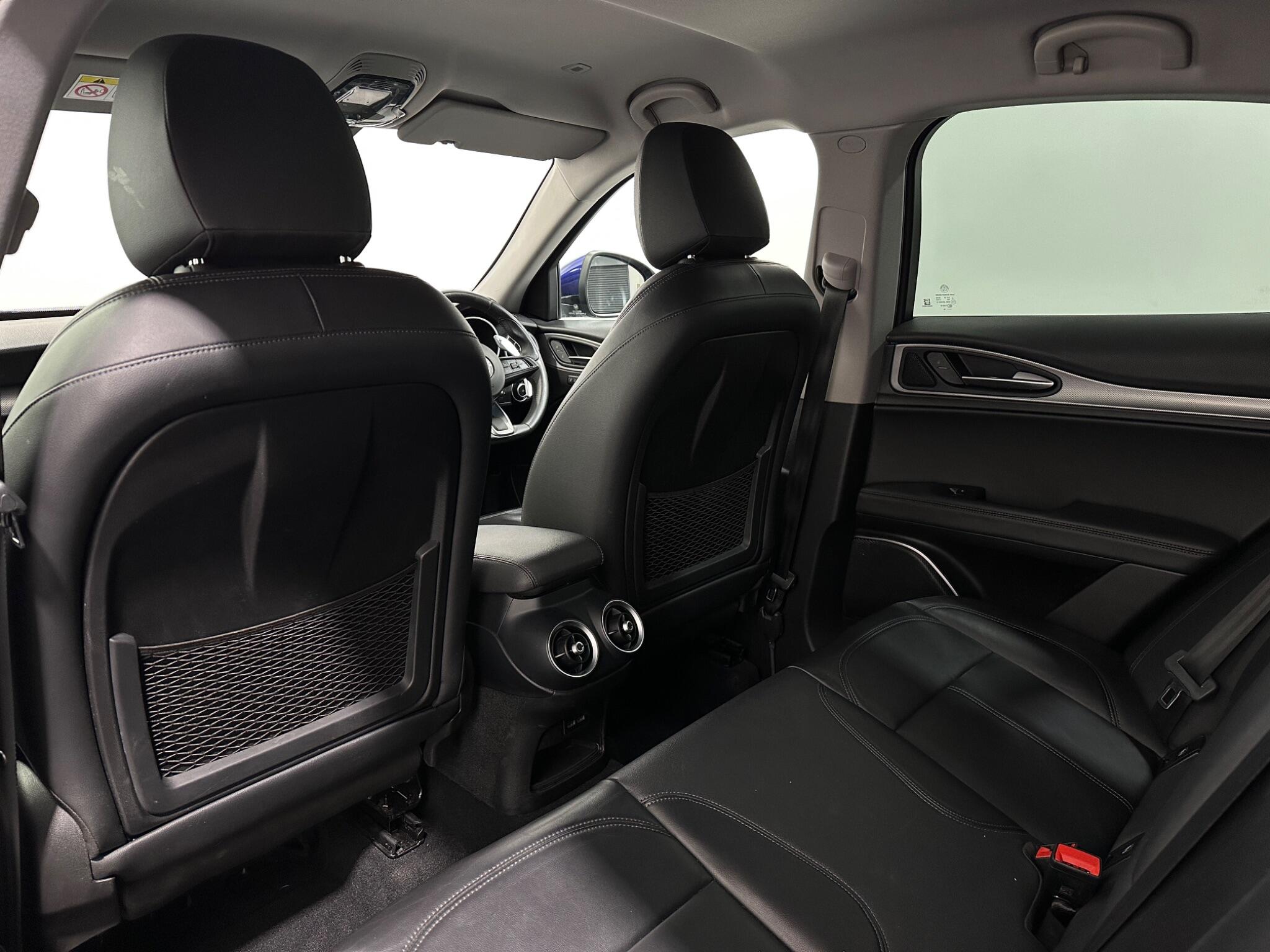 Alfa Romeo Stelvio view 37
