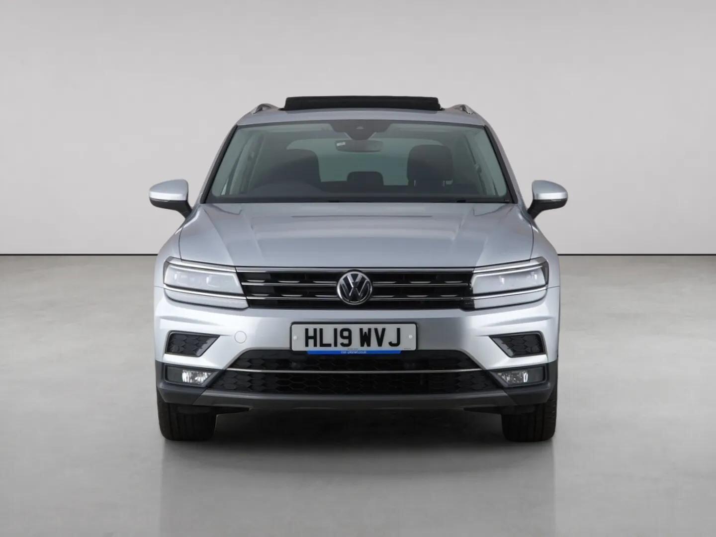 Volkswagen Tiguan view 5