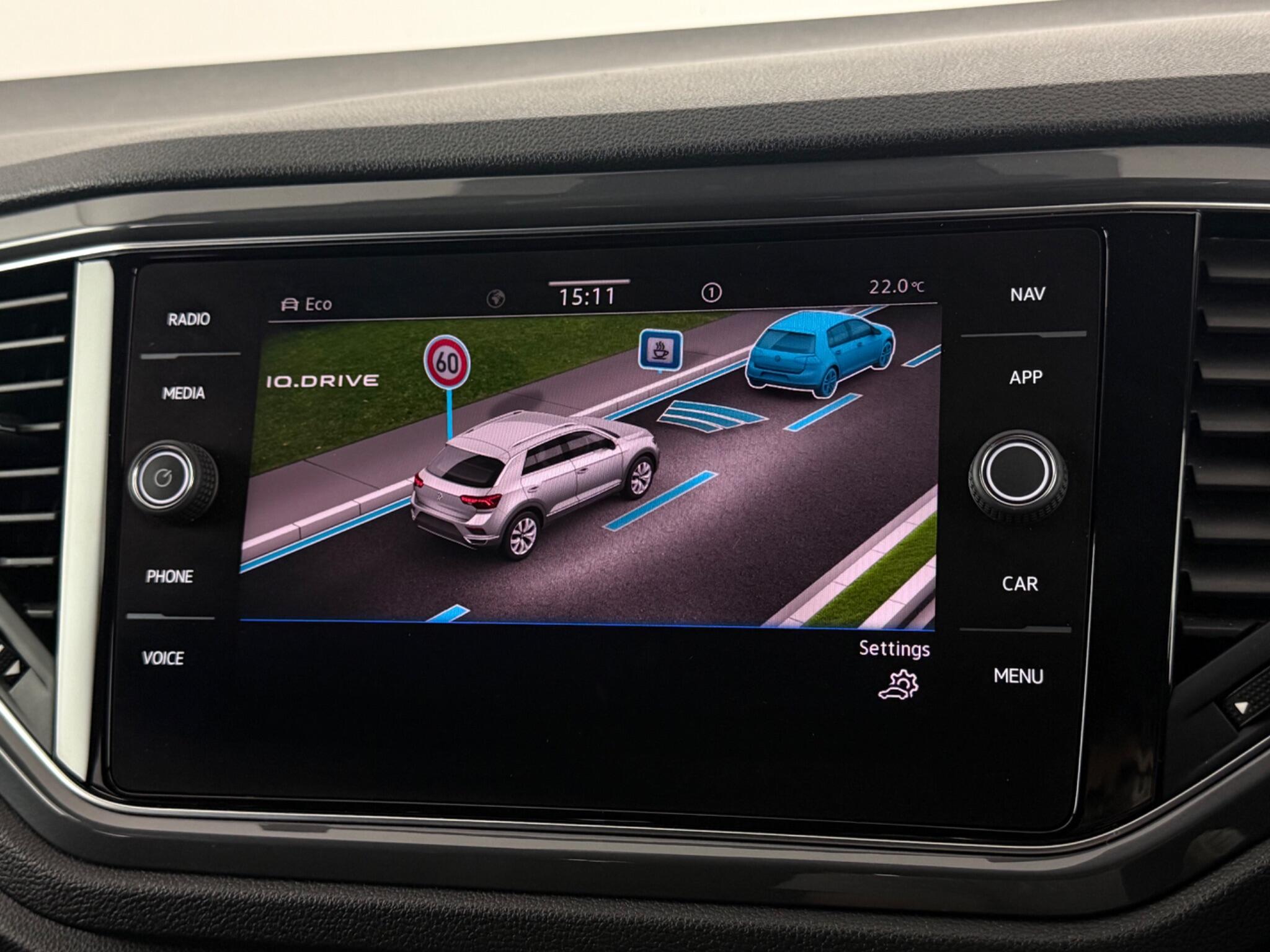 Volkswagen T-Roc view 27