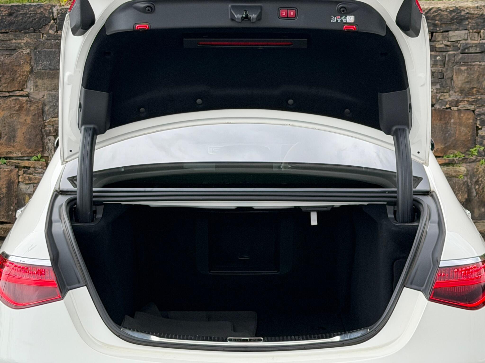 Mercedes-Benz S-Class view 25
