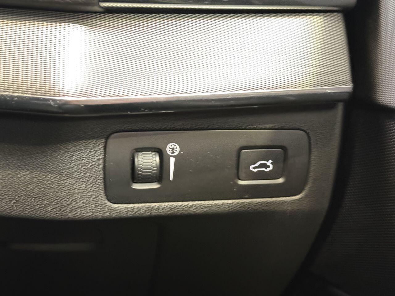 Volvo XC90 view 42