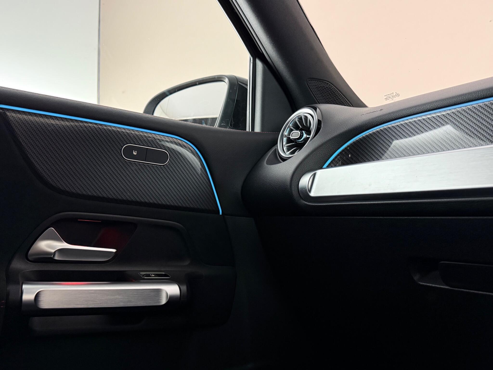 Mercedes-Benz GLB view 22