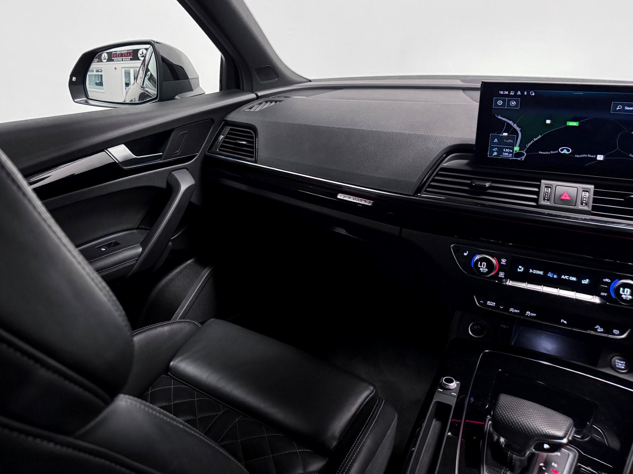 Audi Q5 view 13