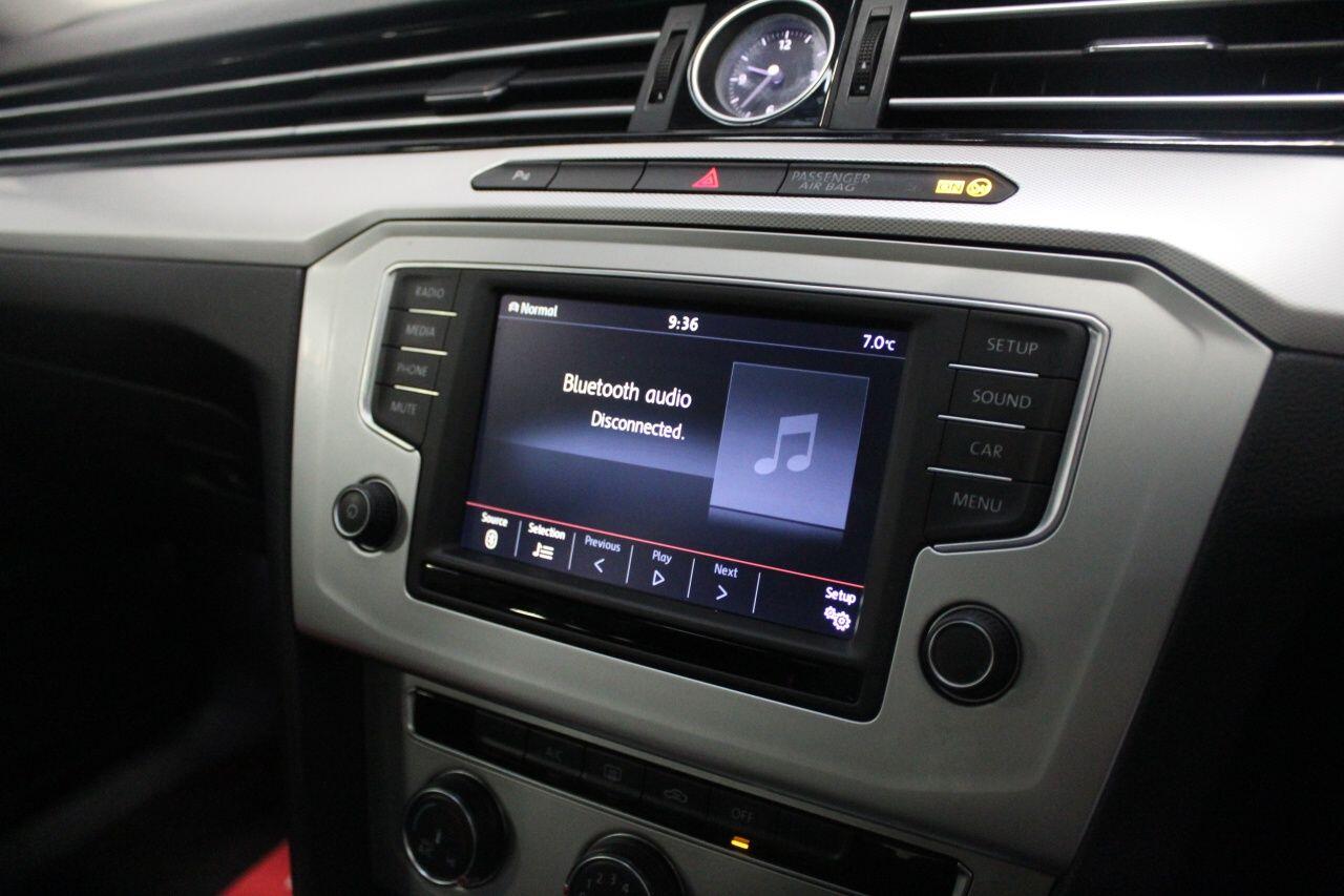 Volkswagen Passat view 38