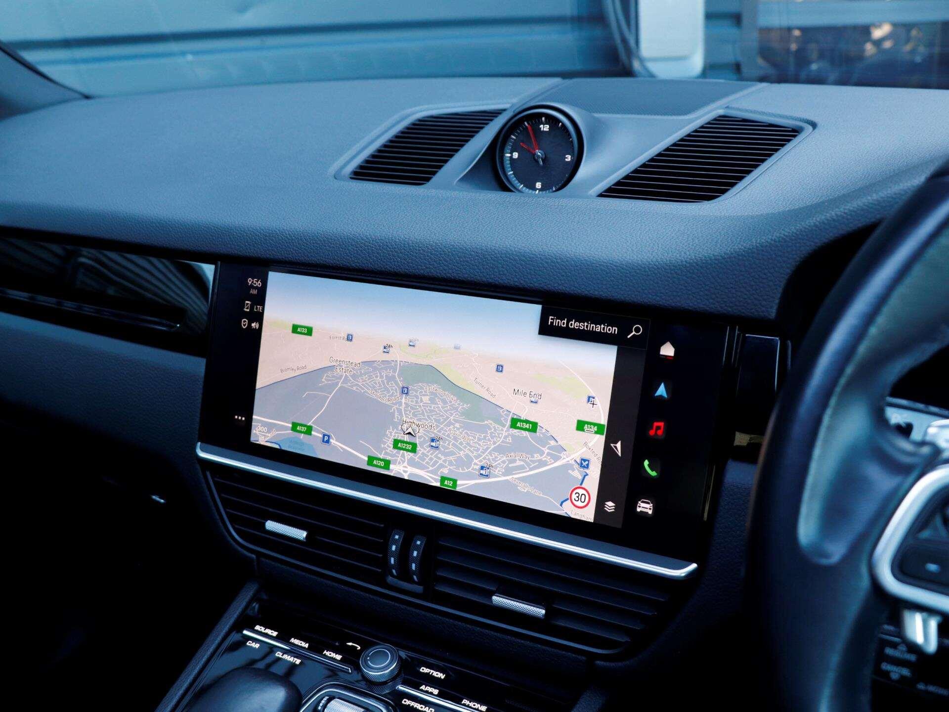 Porsche Cayenne view 14