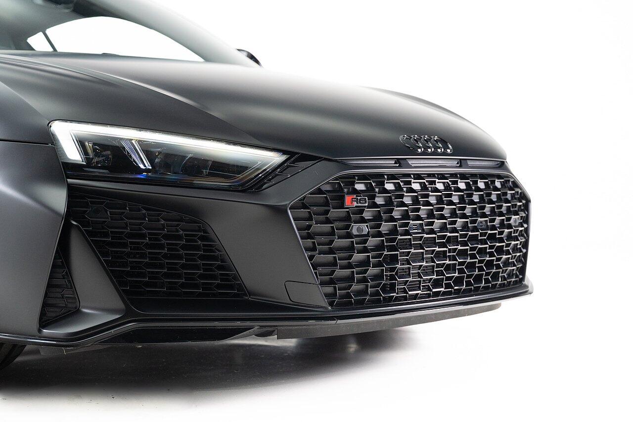 Audi R8 view 23
