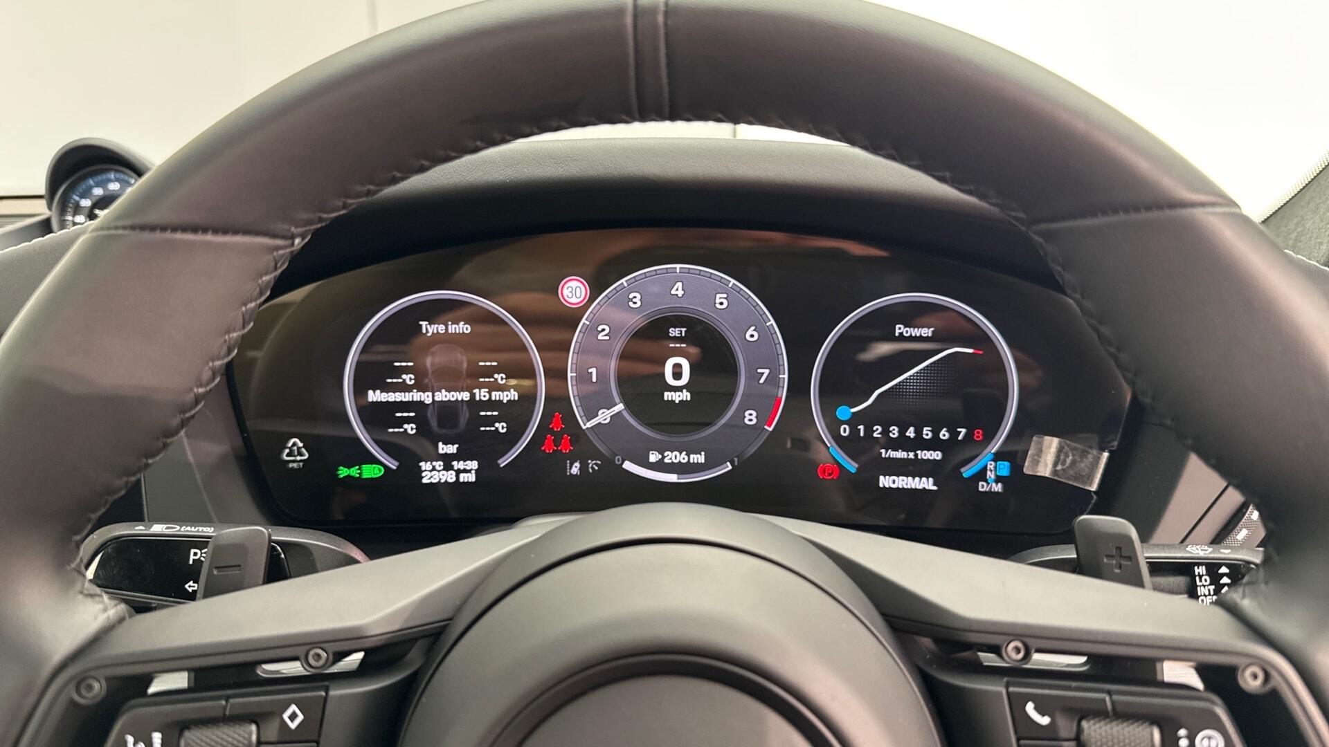 Porsche 911 view 16