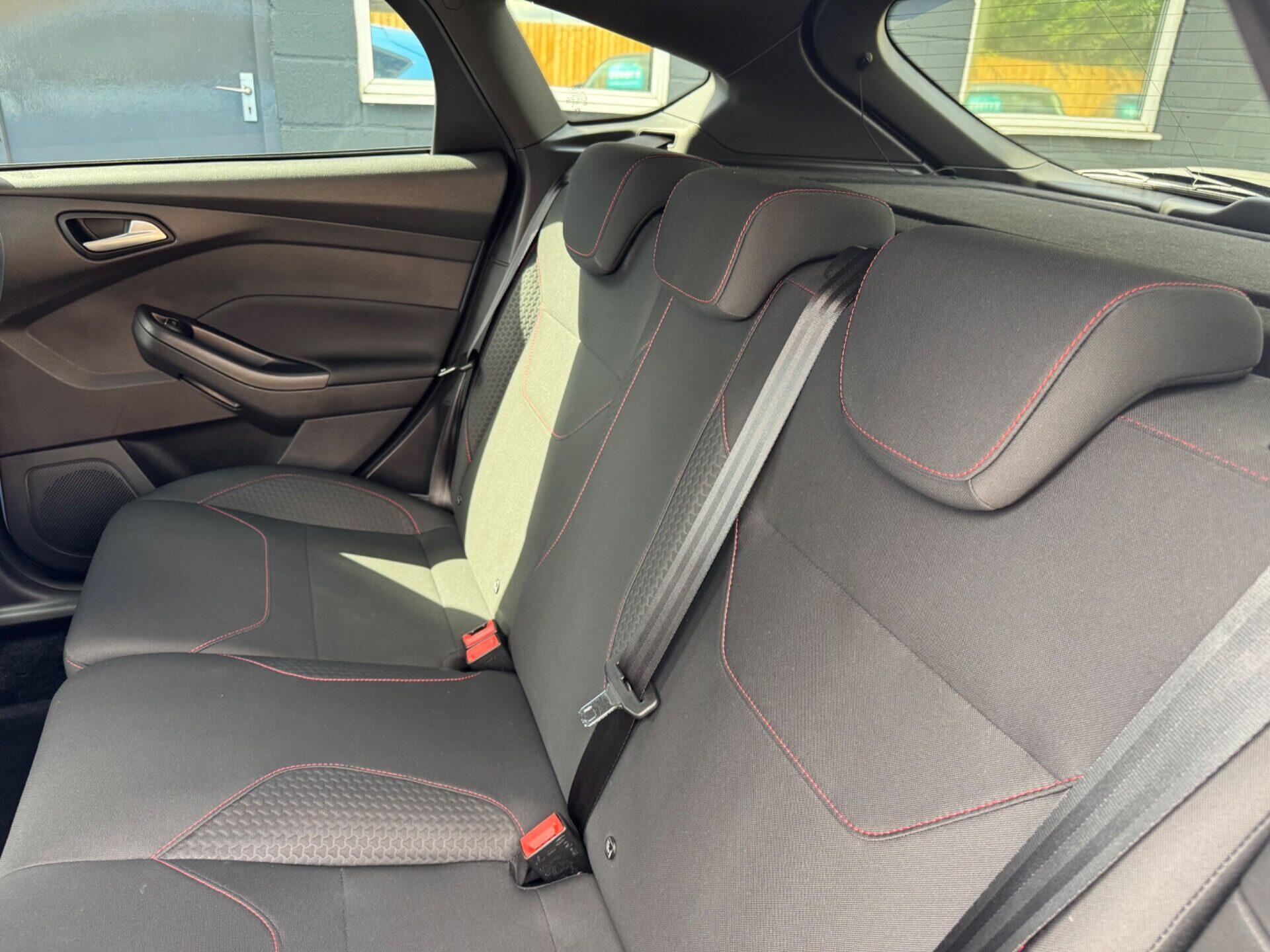 Ford Focus view 36