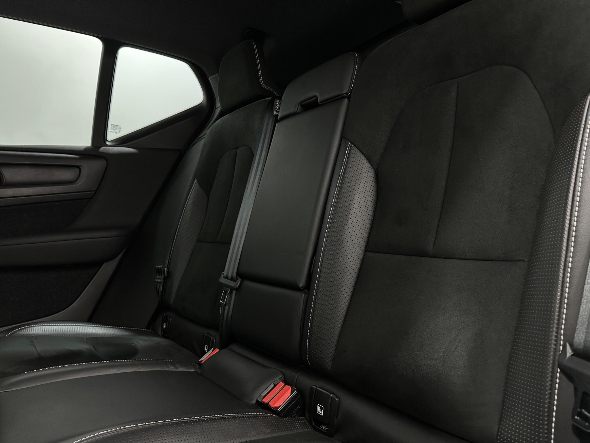 Volvo XC40 view 36