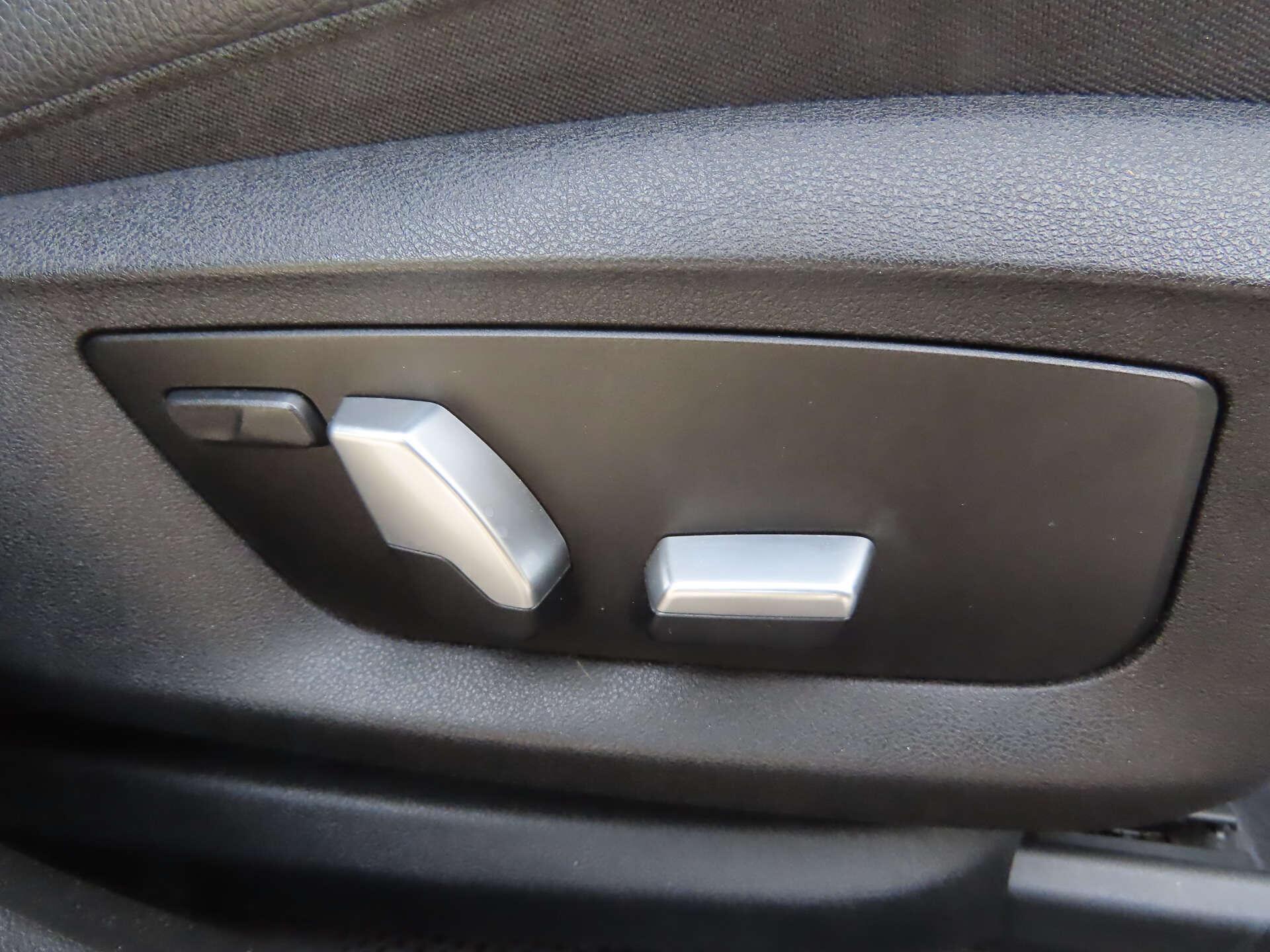 BMW 6 Series view 15