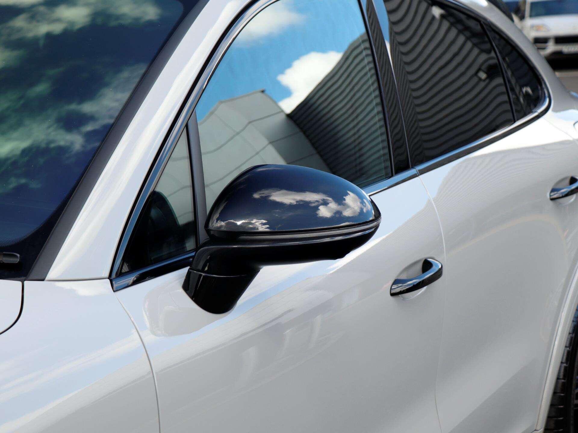 Porsche Cayenne view 32