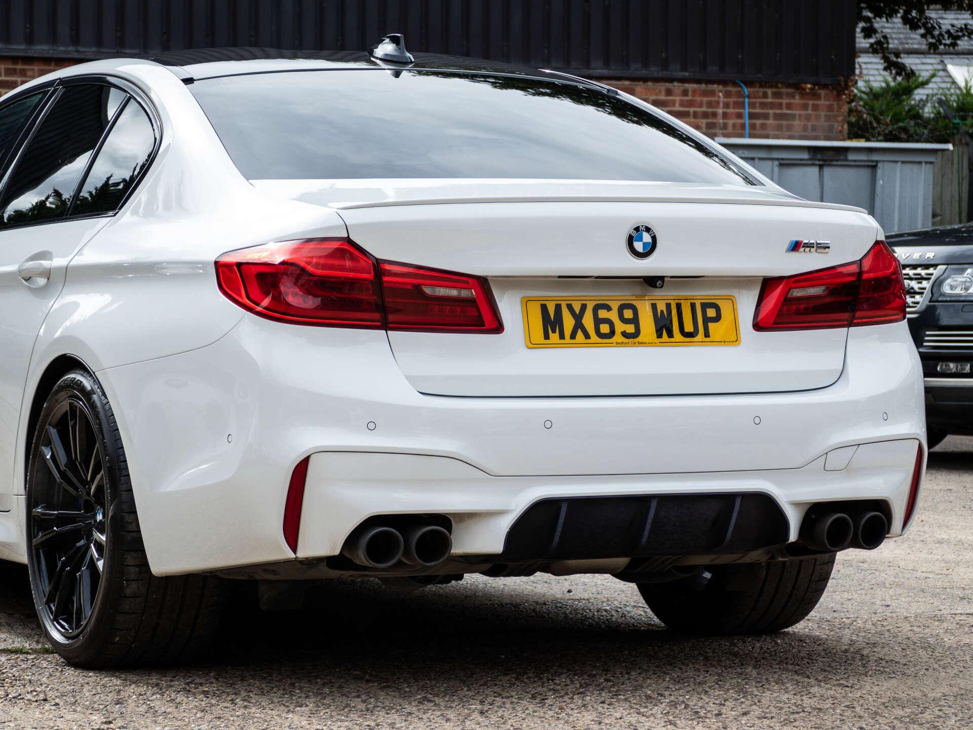 BMW M5 view 16