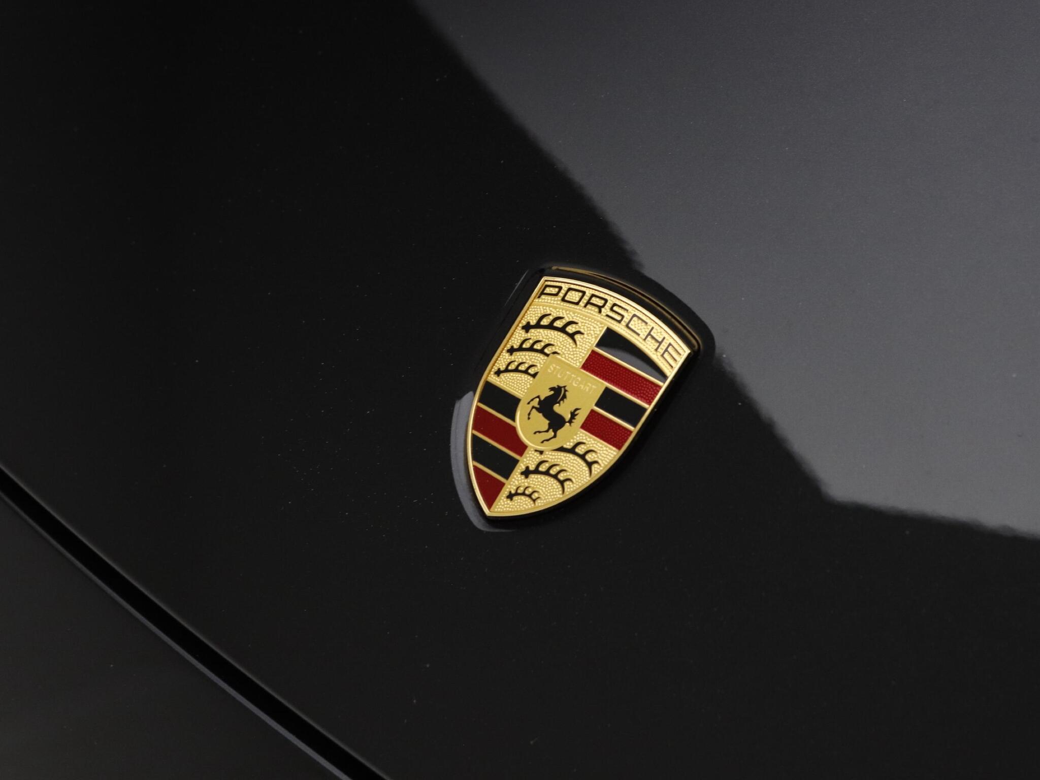 Porsche 911 view 21