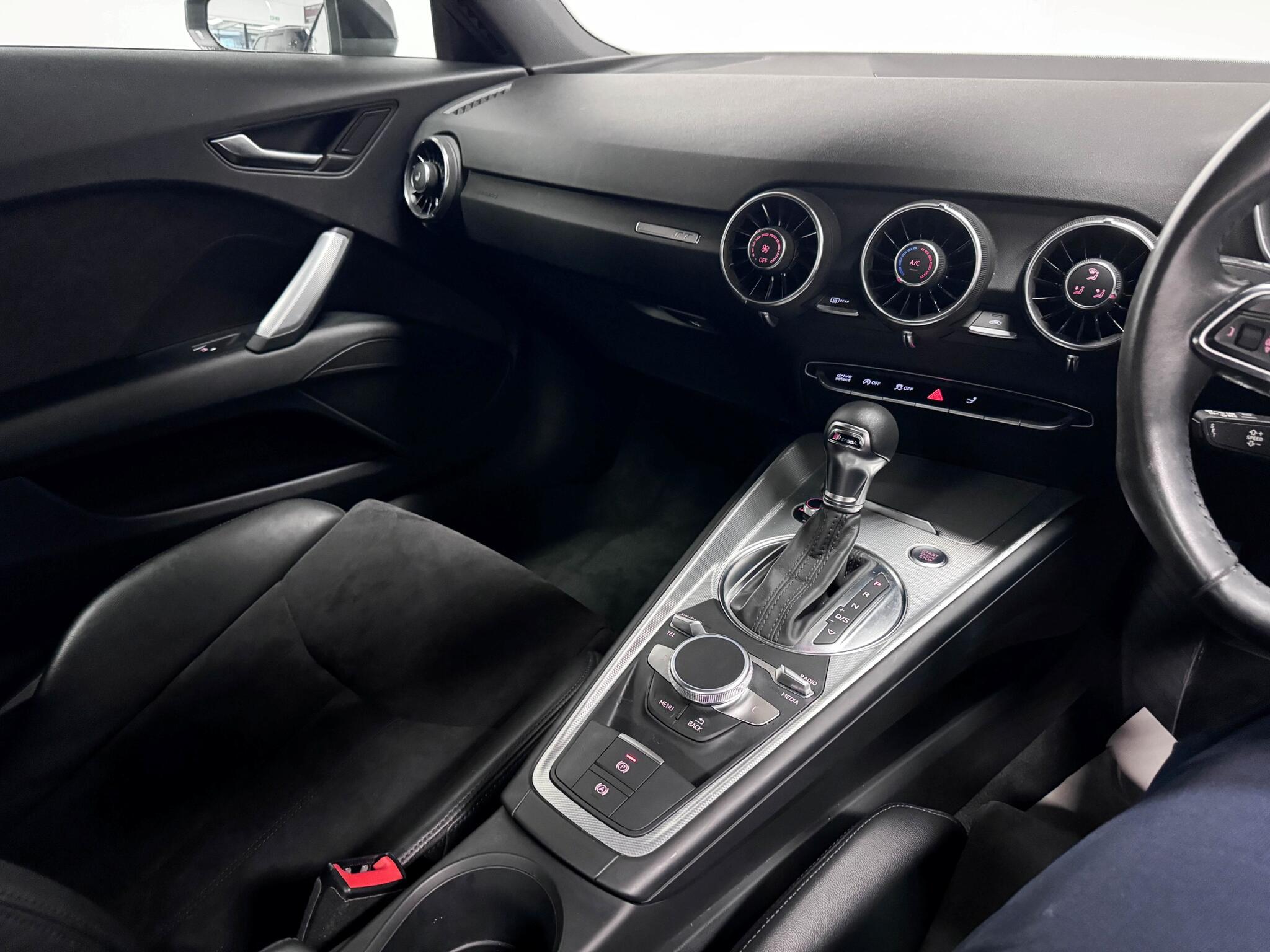 Audi TT view 27