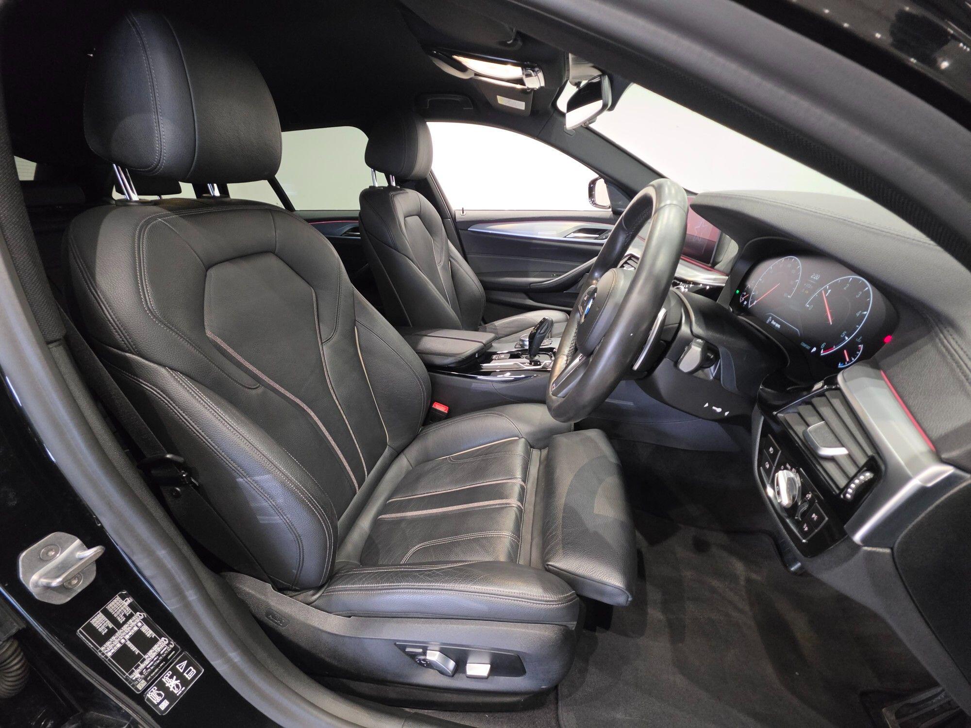 BMW 5 Series view 24