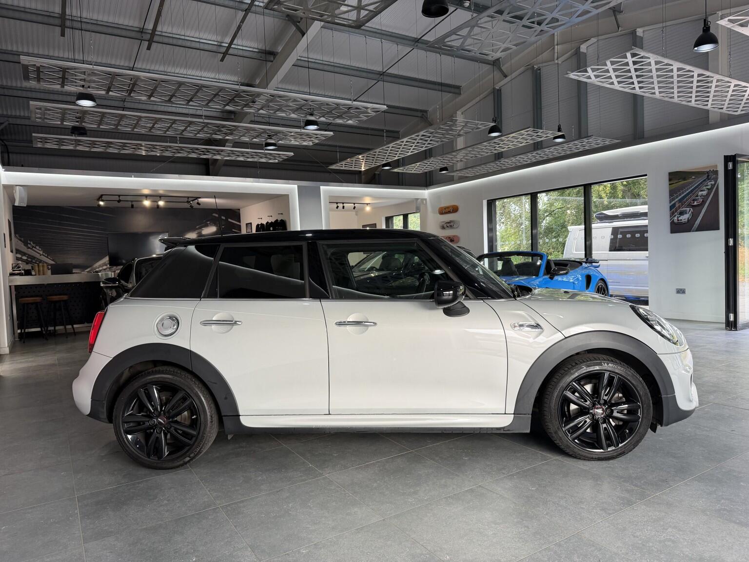 Mini Cooper view 16