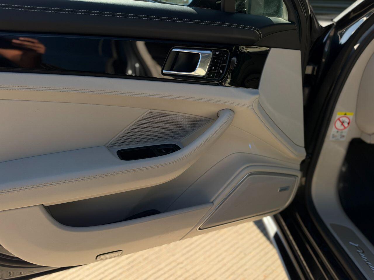 Porsche Panamera view 27