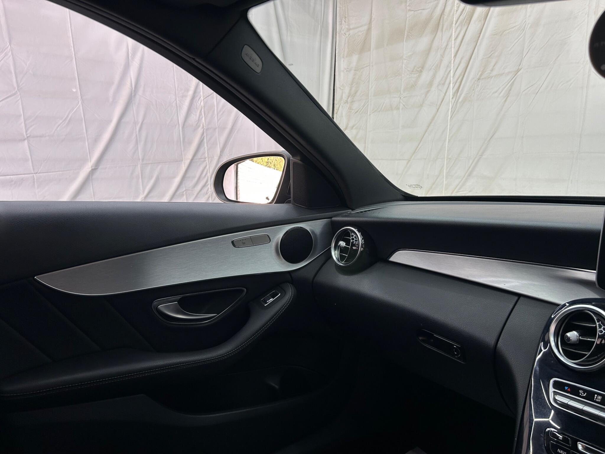 Mercedes-Benz C-Class view 9
