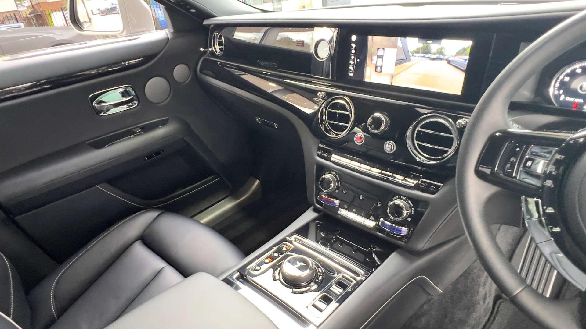 Rolls-Royce Ghost view 61