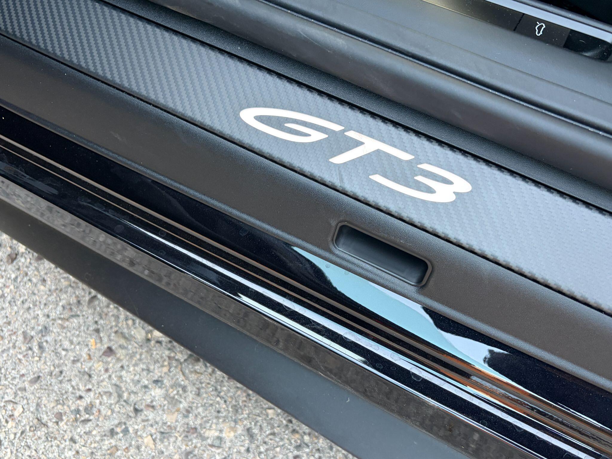 Porsche 911 view 22