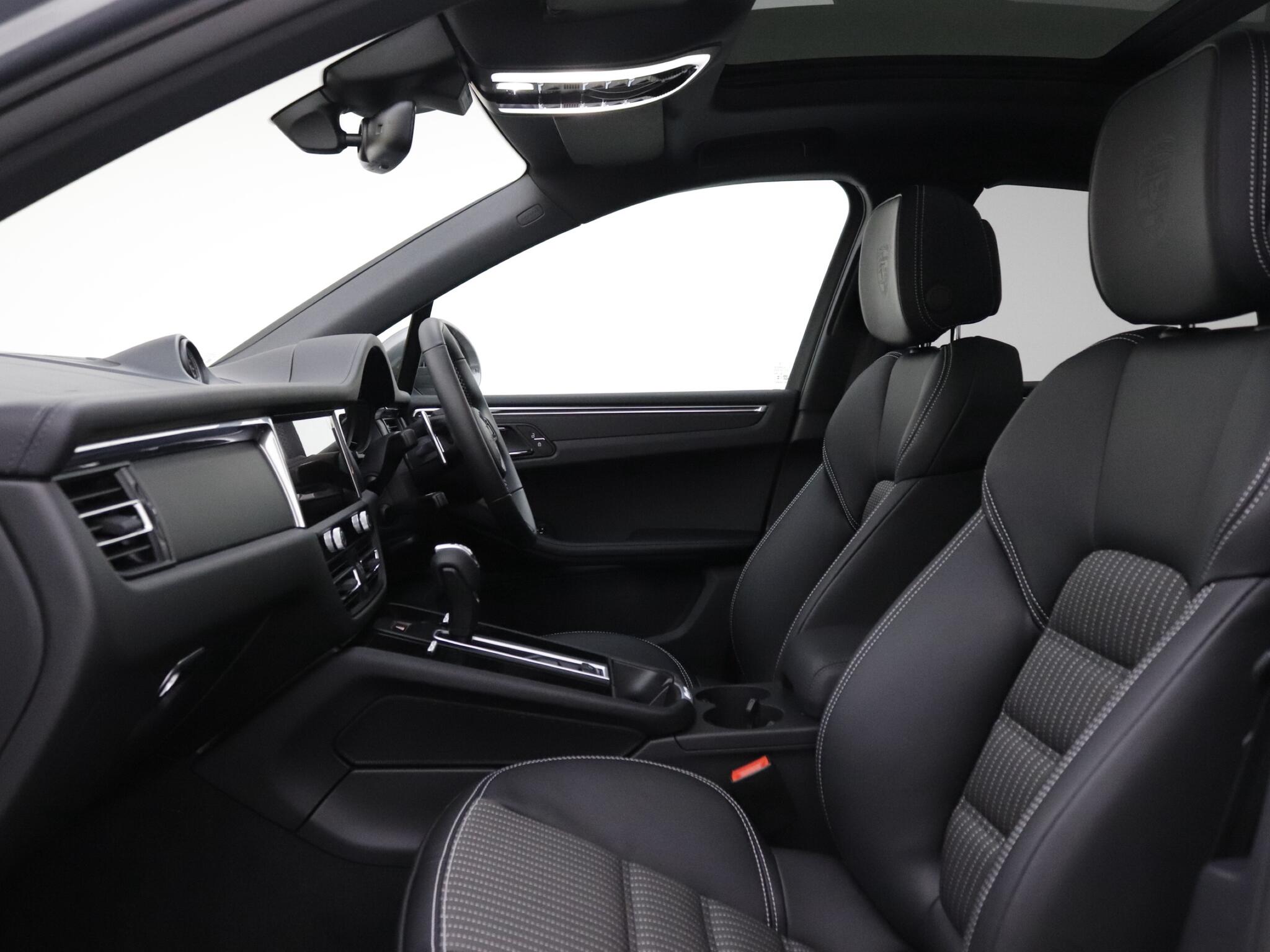 Porsche Macan view 31