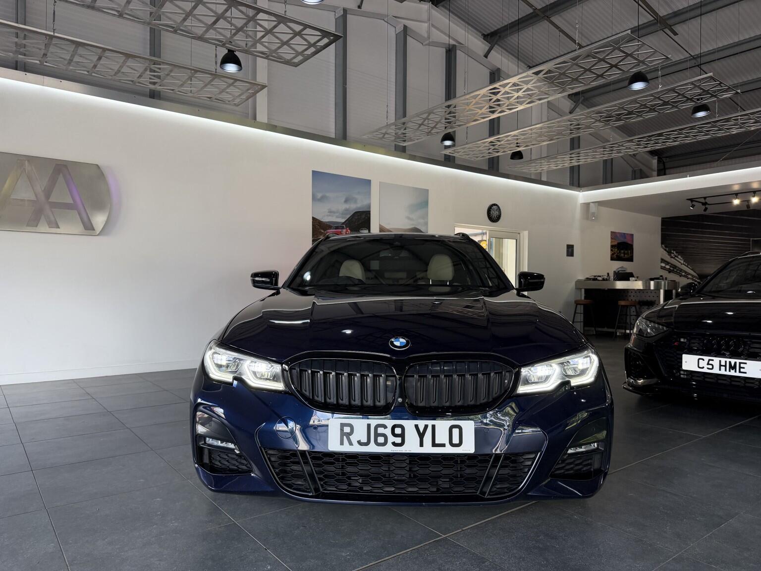 BMW 3 Series view 24