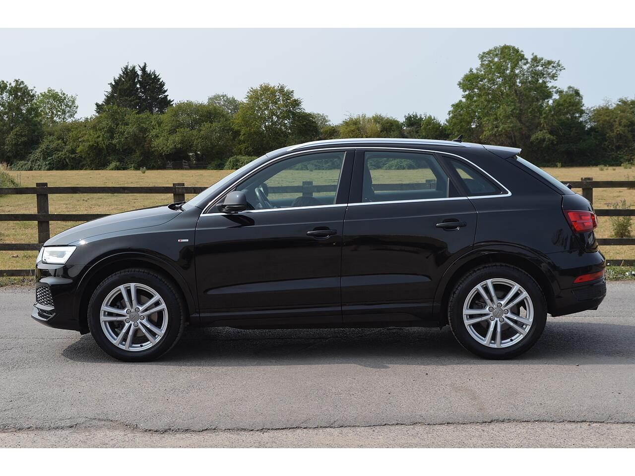 Audi Q3 view 6
