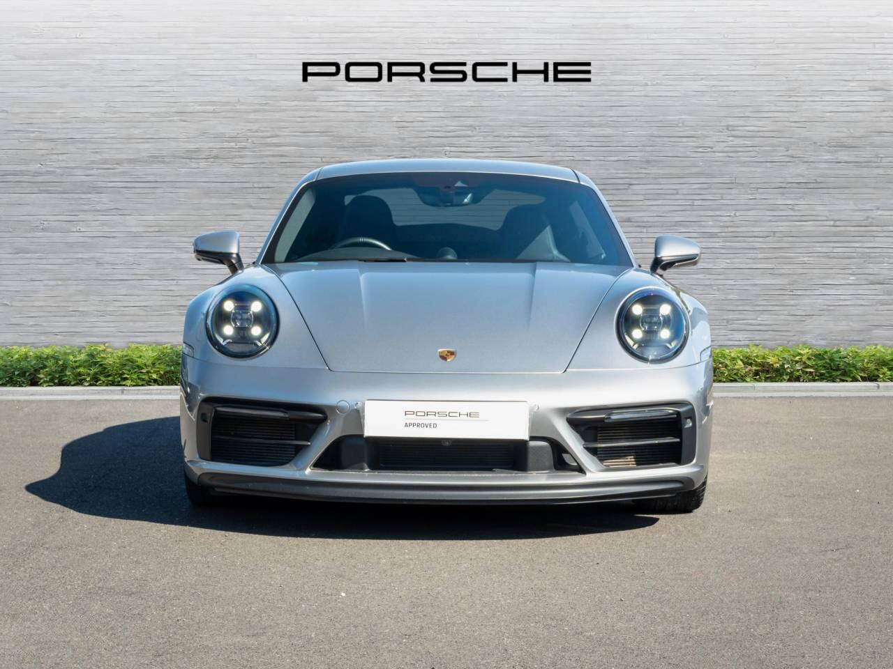 Porsche 911 view 6